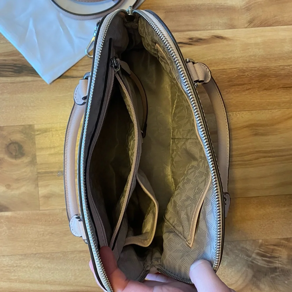 Michael Kors Cindy Dome satchel medium USED ONCE - Picture 7 of 14